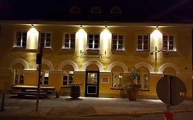 Der Heurige Im Gasthaus Zum Loewen